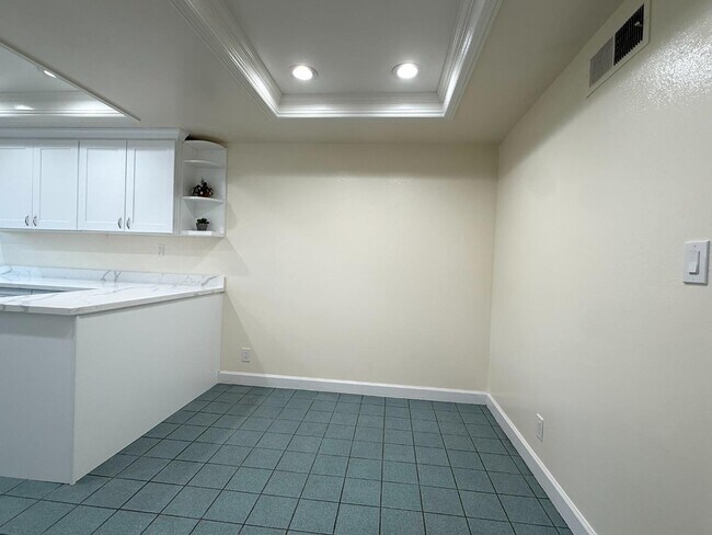 Building Photo - 976 De Soto Ln