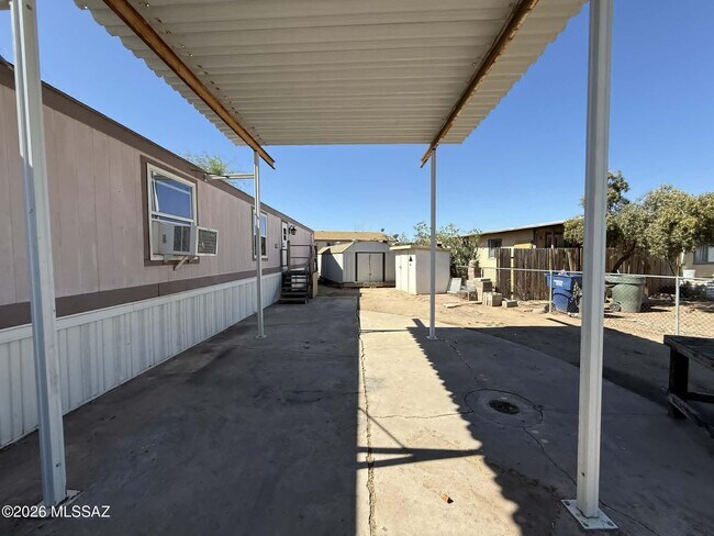 Building Photo - 2640 S Cottonwood Ln