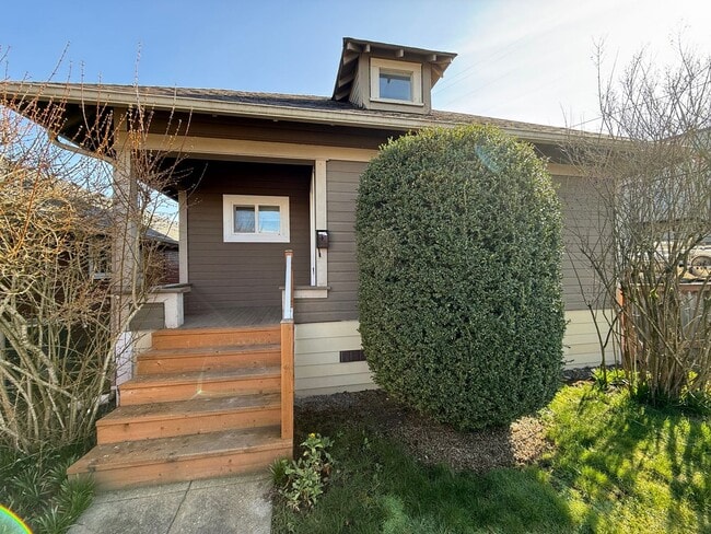 Building Photo - 3 Bed 1.5 Bath Pet Friendly Home in Monroe