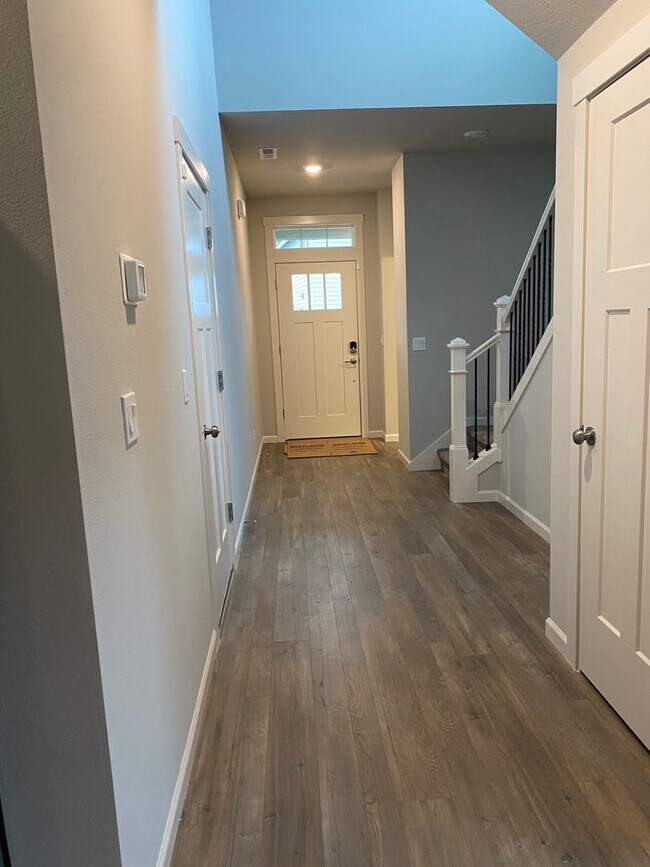 Building Photo - AVAILABLE NOW!!! 4BD/3BA - Pet friendly + Fenced Yard & Washer/Dryer Included - Great South Locat...