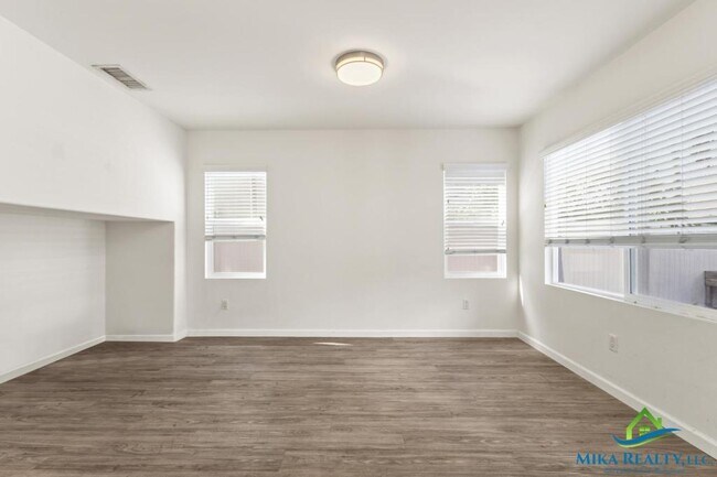 Building Photo - 91-1018-1018 Kaikala St