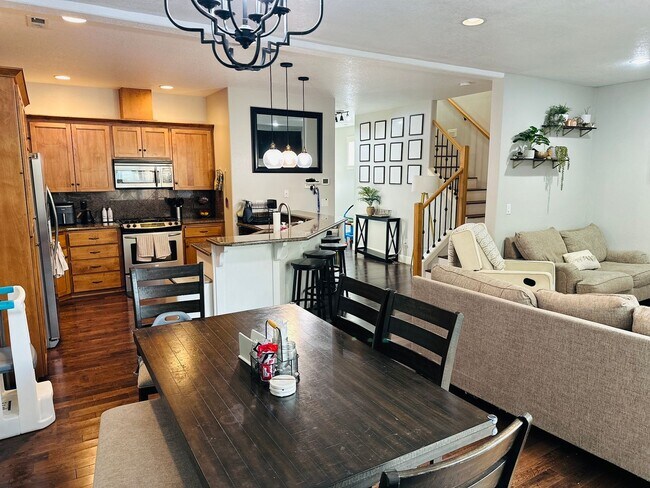 Building Photo - Charming Home in Great Location