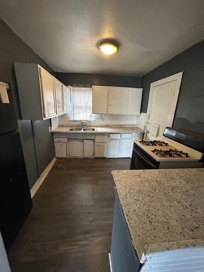 Building Photo - Sherman Rd