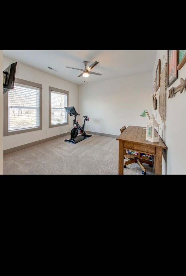 Building Photo - 2209 15th Ave N