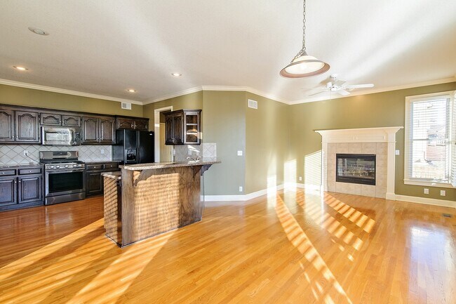 Building Photo - Gorgeous 4 Bedroom home in Blue Valley Schools