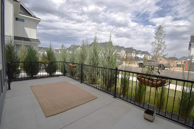 Building Photo - 205 S Ripplerock Ln