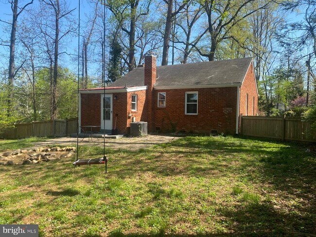 Building Photo - 2200 Greenwich St