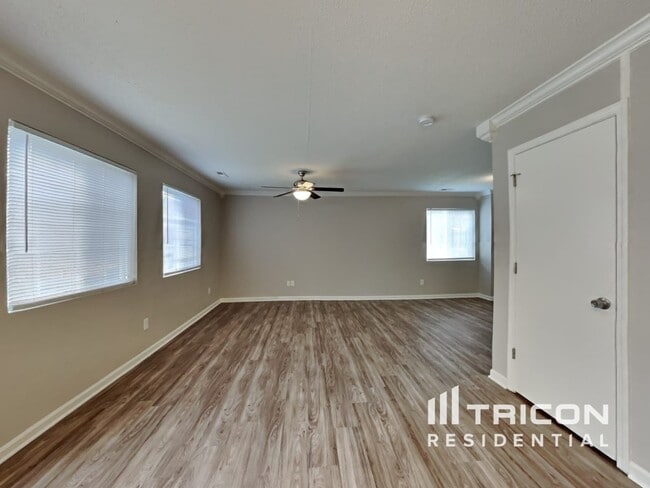 Building Photo - 7 Selsey Ct