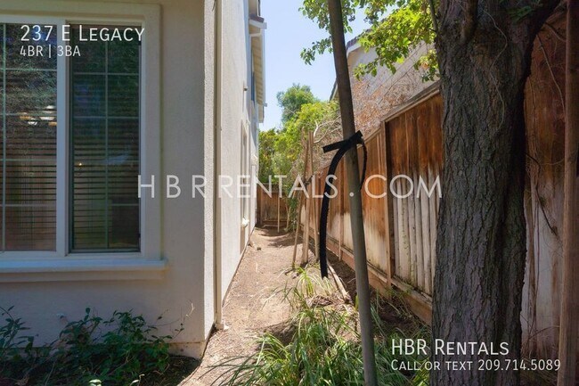Building Photo - WICKLUND Village 4 Bedroom Home - Gated Dr...