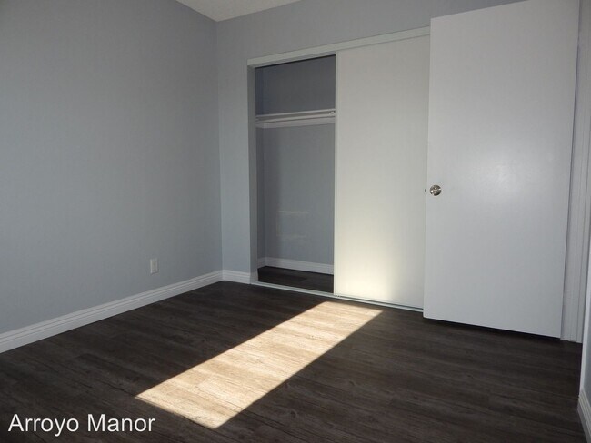 Building Photo - 4571 N Figueroa St