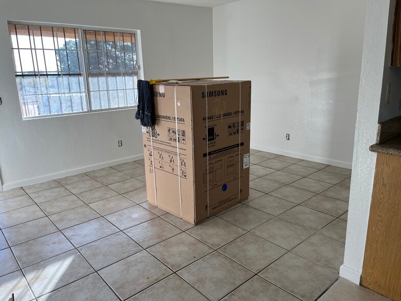 Building Photo - 5648 Meikle Ln