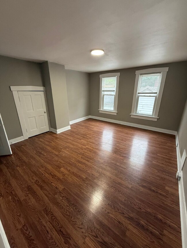 Building Photo - 113 Park Dr
