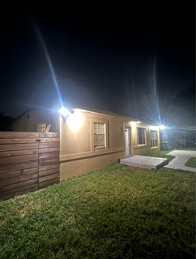 Building Photo - 1316 NW 12th St