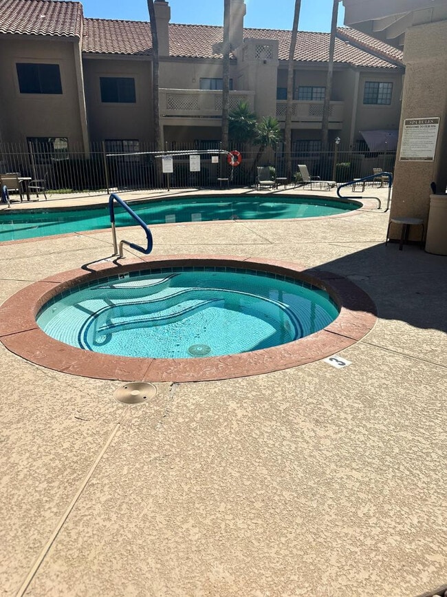 Building Photo - 930 N Mesa Dr