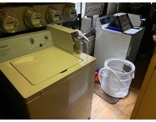 Building Photo - 52 River St