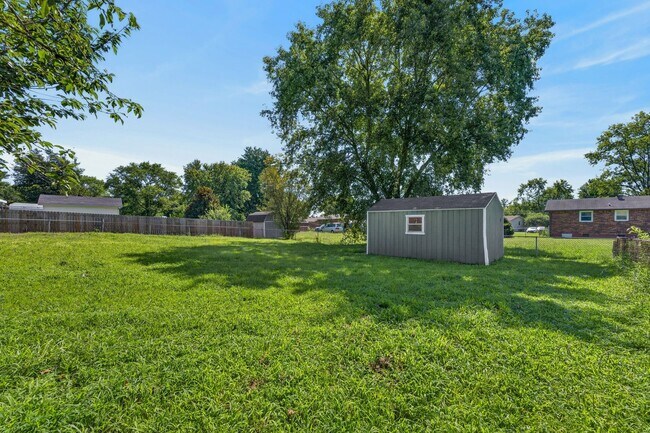 Building Photo - 573 Waldorf Dr
