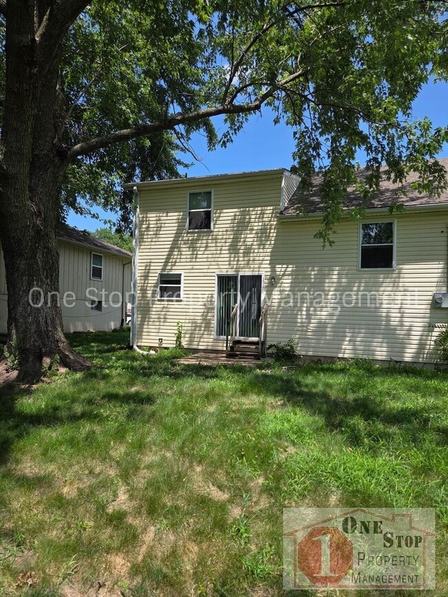Building Photo - Spacious 3 Bedroom, 1 Bathroom Duplex for Rent
