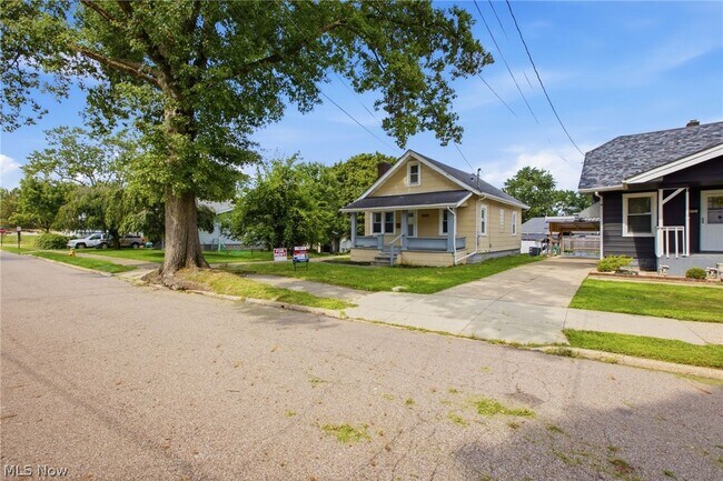 Building Photo - 975 Corwin Ave