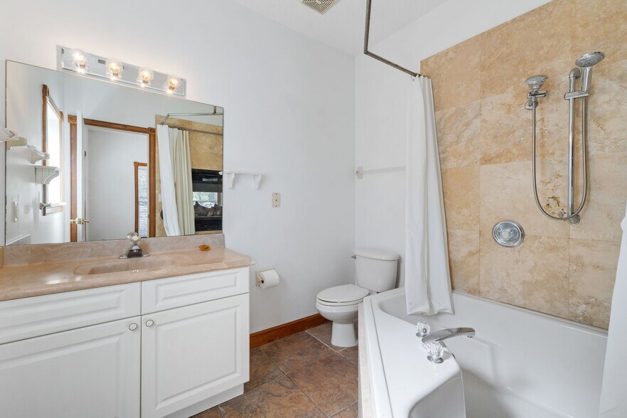1st bedroom bath/shower - 21 James Ave