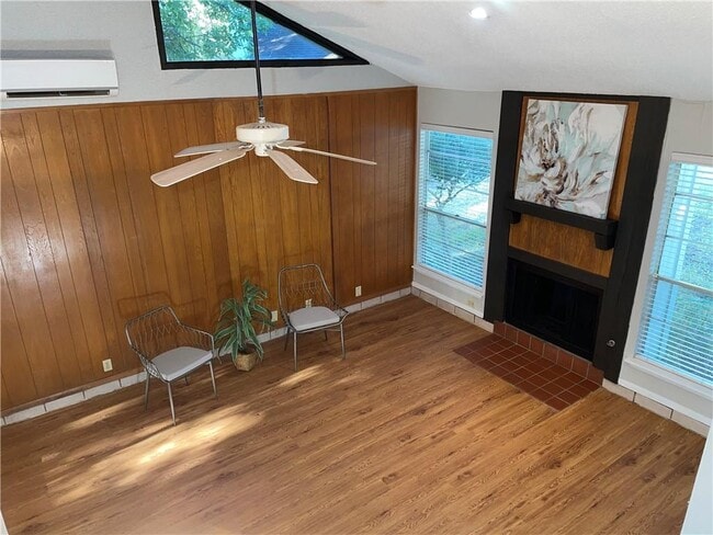 Building Photo - 1602 Southgate Cir