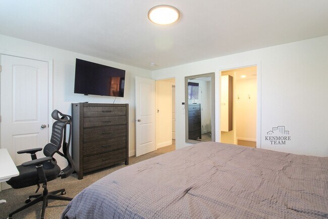 Building Photo - FURNISHED: 5 Bedroom, 2 Bath Home in Kennewick