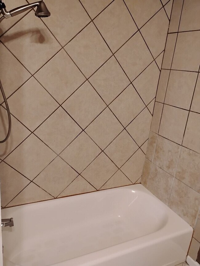 Building Photo - 2925 Hargrove E Rd