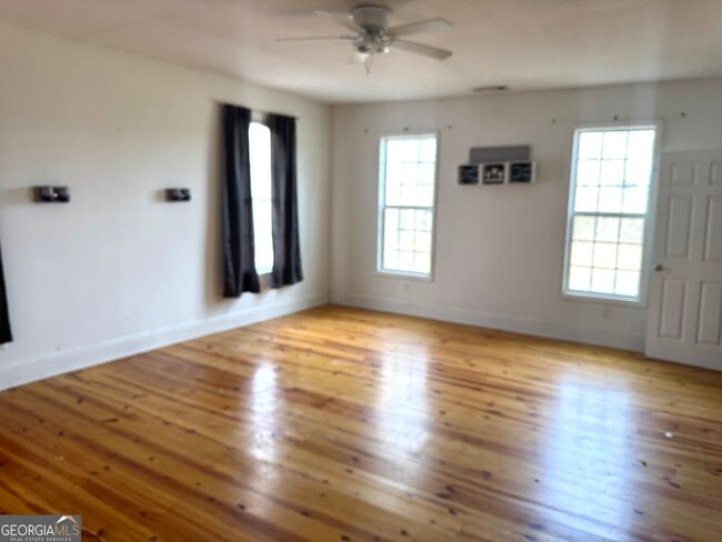 Building Photo - 6 Church St