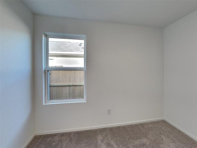 Building Photo - 21071 Santopadre St