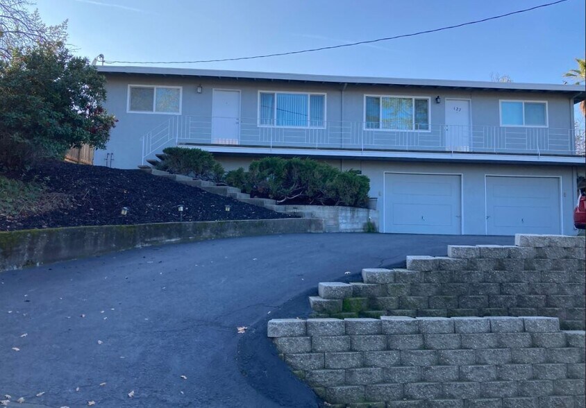 Building Photo - 129 Margarido Dr
