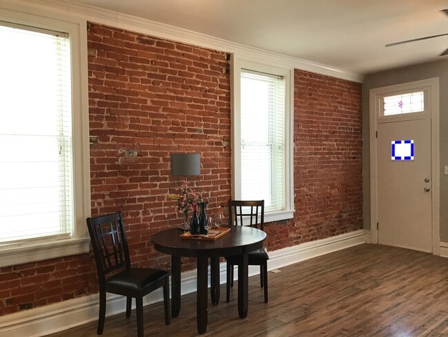 Building Photo - Large Renovated Home on the Hill with Garage!!