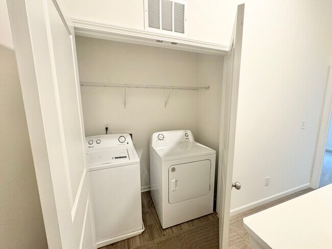 Building Photo - 2 br 2.5 ba townhome, close to I-85, dining and shopping -AVAILABLE January 31st