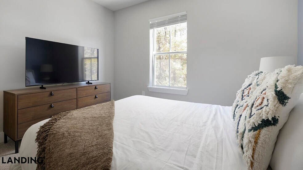 Building Photo - 1000 Forestview Dr