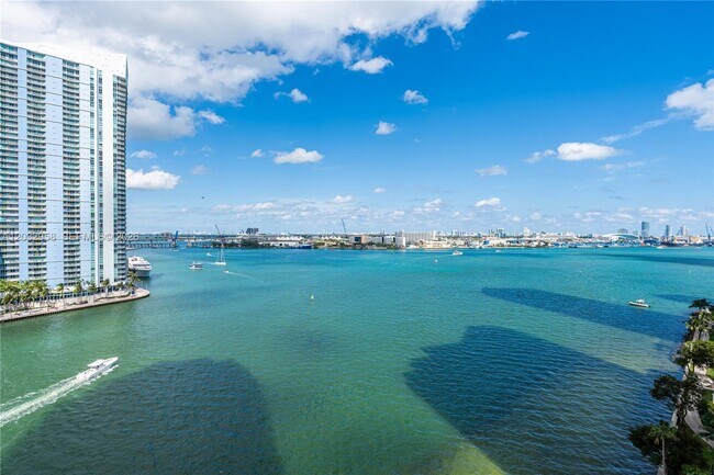Building Photo - 900 Brickell Key Blvd
