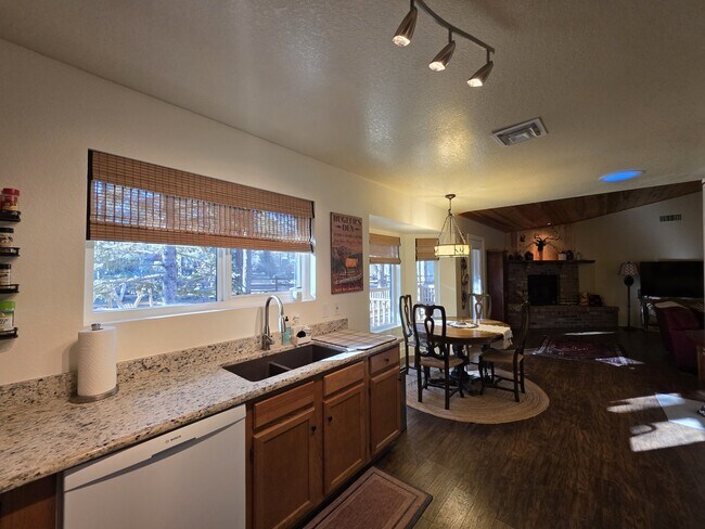 Building Photo - 7507 Tall Pine Dr