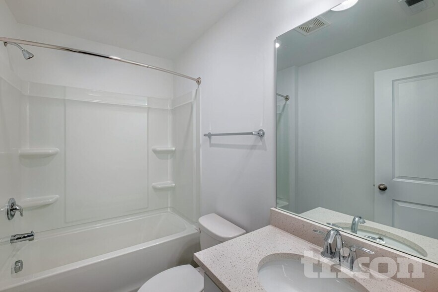 Building Photo - 132 E Rdg Wy