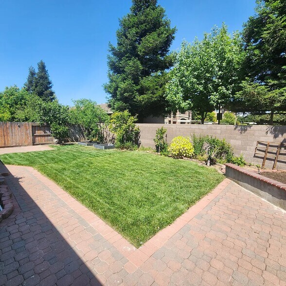 Building Photo - 9919 Tarzo Way