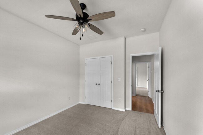 Building Photo - NEW LUXURY 3 BED 2 BATH 2 CAR GARAGE DUPLEX