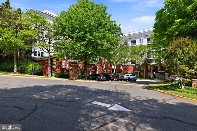 Building Photo - 1625 International Dr