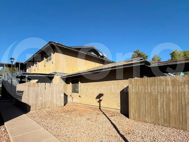 Building Photo - 286 W Palomino Dr