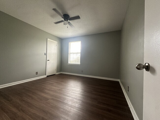 Building Photo - 361 Dupuis Dr