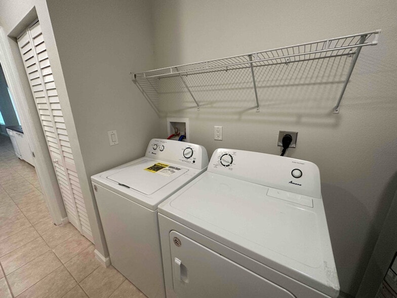 Building Photo - 7400-7414 SW 10th Ct