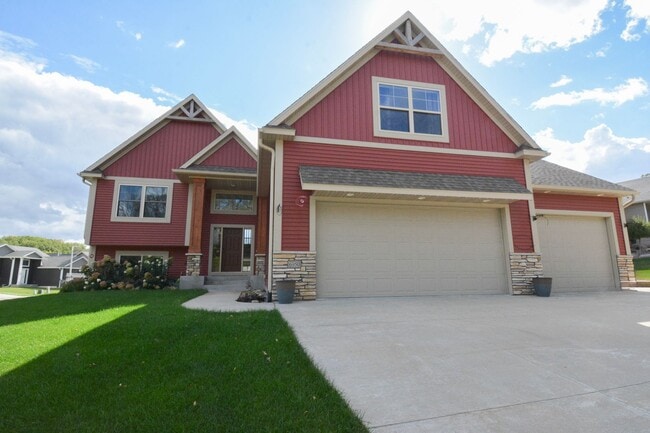 Primary Photo - Spacious and Stunning 5 Bed 4 Bath For Ren...