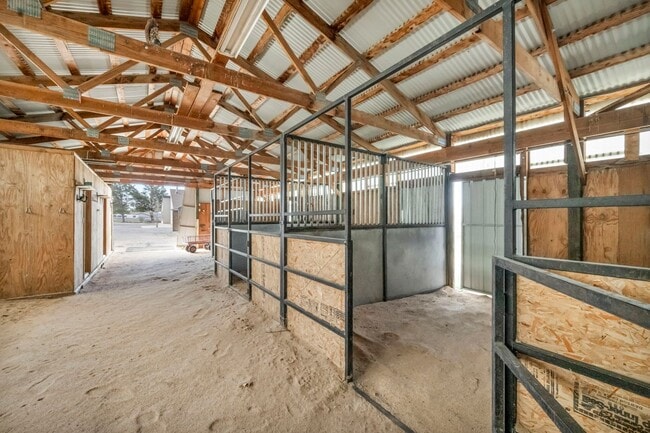 Building Photo - 25 El Caballo Trail