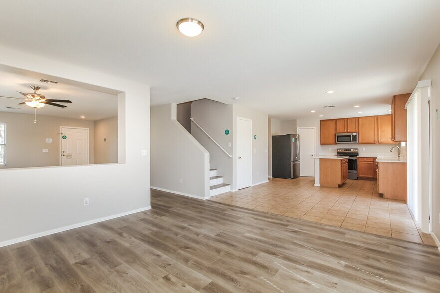 Building Photo - 973 E Doris St