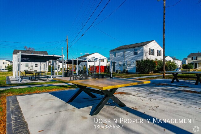 Building Photo - 1600 Fendall Ave