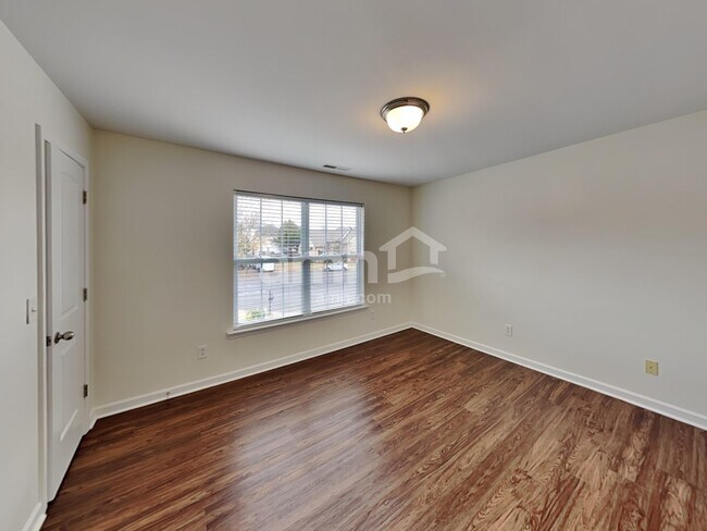 Building Photo - 3318 Diamond Ct