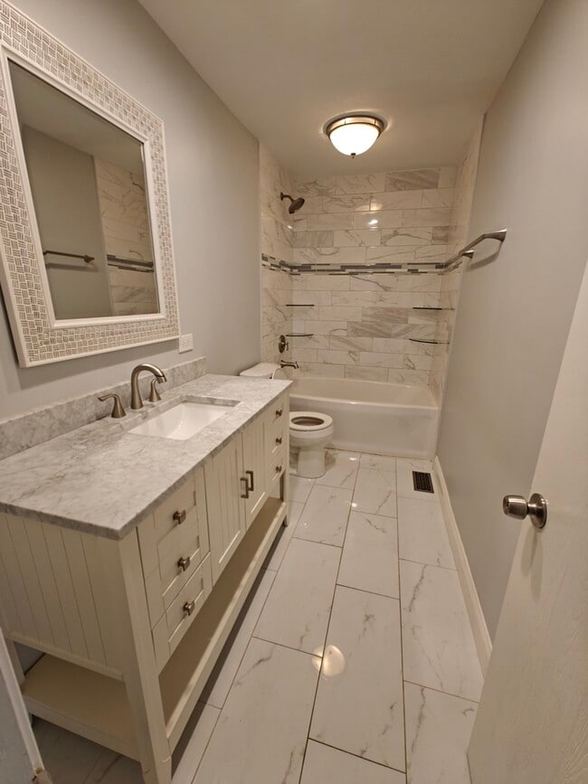 Building Photo - 1410 Whispering Springs Cir