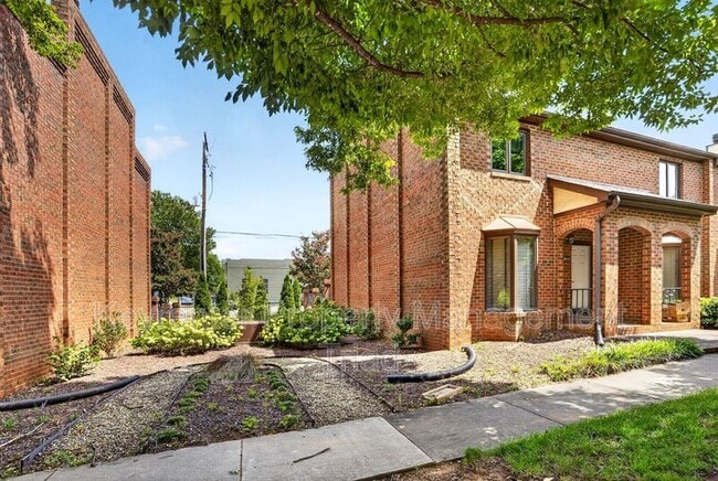 Building Photo - 620 Walker Ave