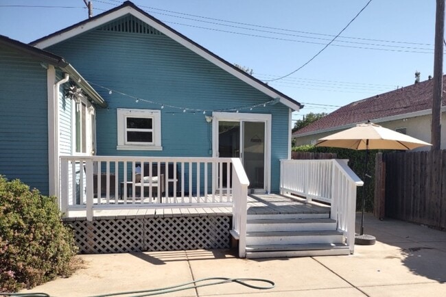 Building Photo - 5835 Broadway