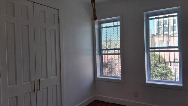 Building Photo - 272 E 34th St